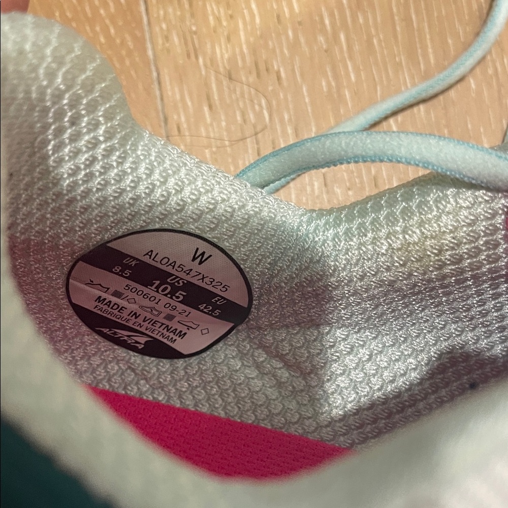 Altra Running- Worn 1x - Picture 6 of 6